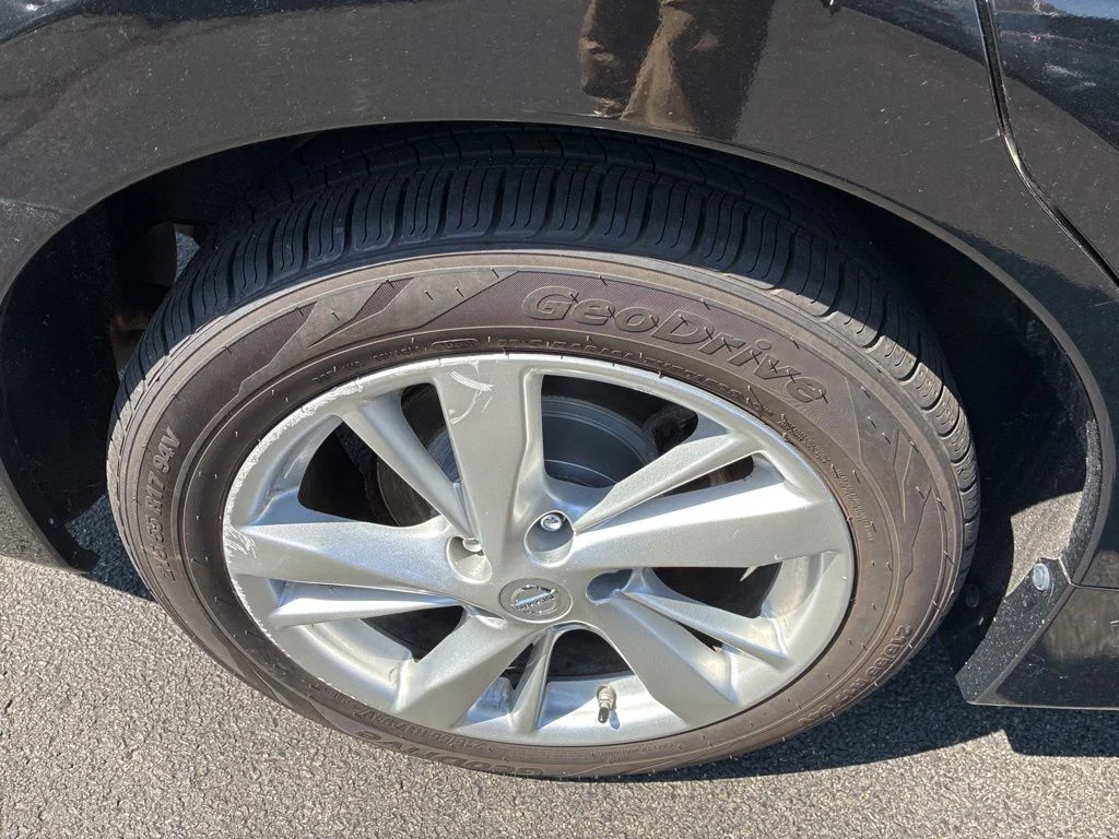 Used 2013 Black Nissan 2.5 SV image 14