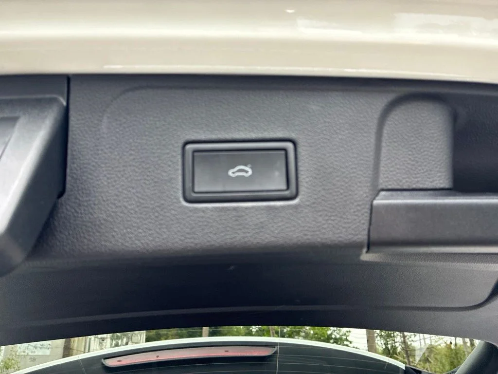 Certified Used 2024  Volkswagen 2.0T SE w/Technology image 69