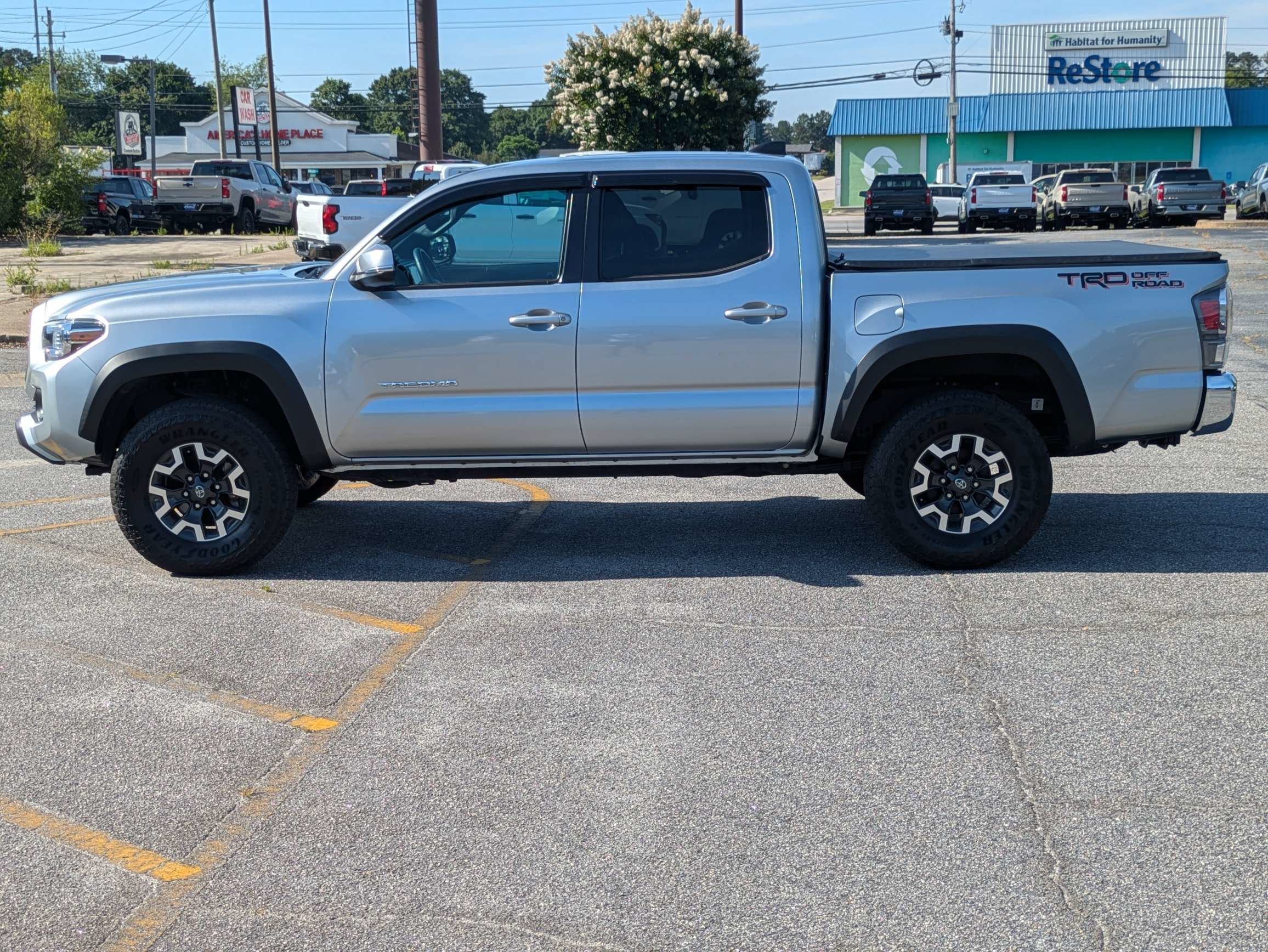 Used 2023 White Toyota  image 7