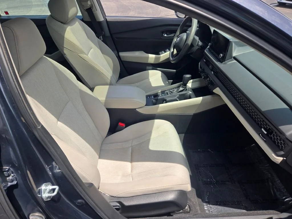 Used 2023  Honda EX image 7