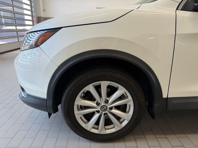 Used 2019 White Nissan SV image 9