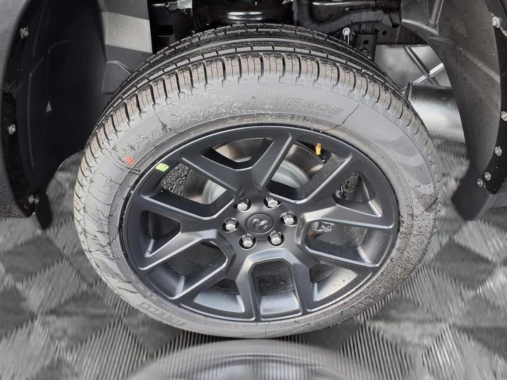 New 2026 Diamond Black Crystal Pearl-Coat Exterior Paint RAM Laramie image 18