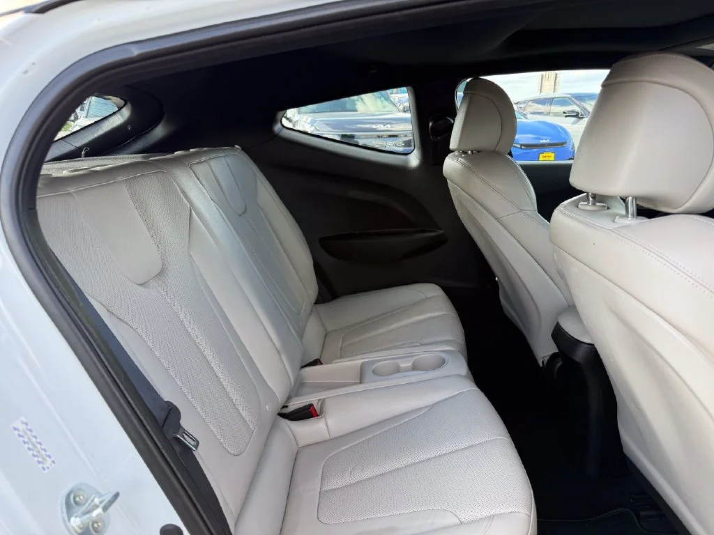Used 2019 Chalk White w/Black Roof Hyundai Turbo Ultimate image 13