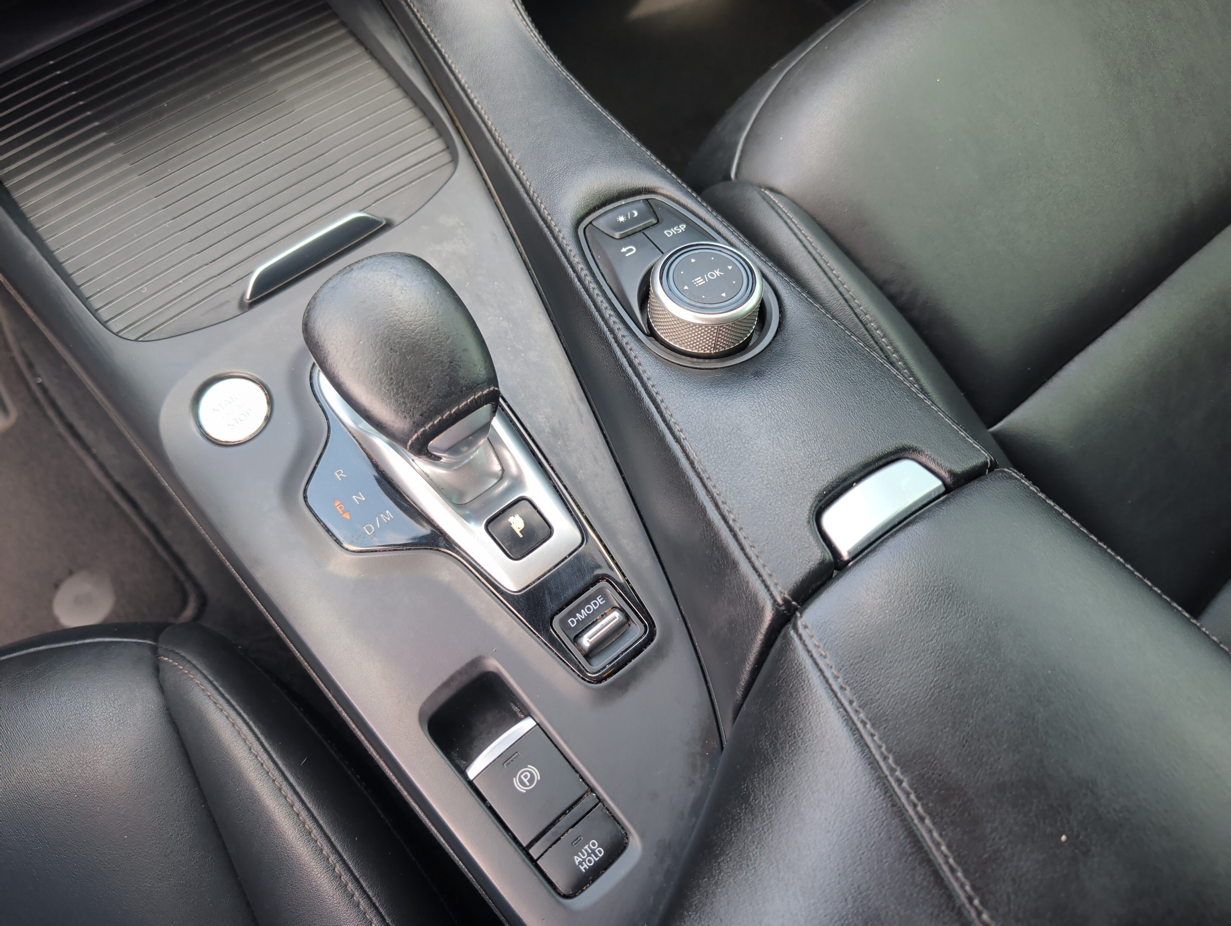 Used 2022 Mineral Black INFINITI LUXE image 26