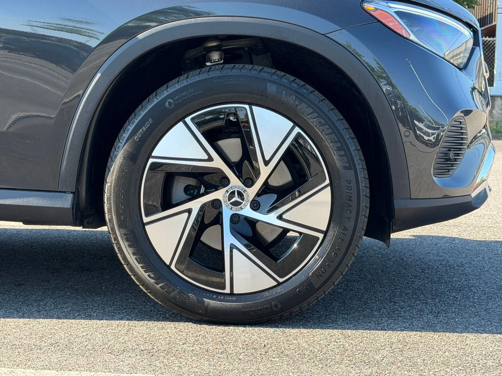 Used 2024  Mercedes-Benz GLC 300 image 30