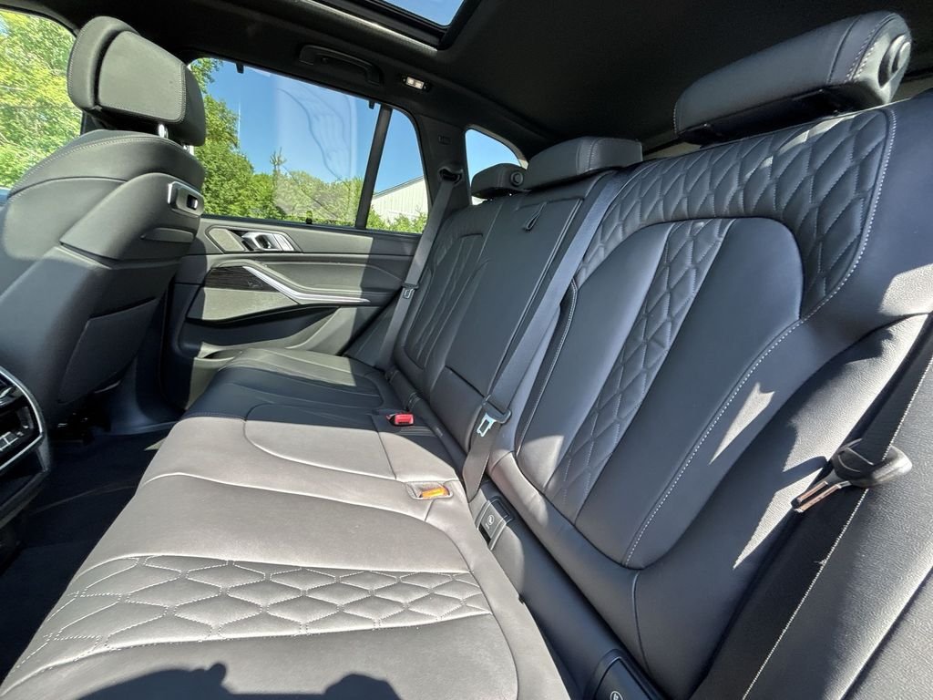 New 2026 Black Sapphire Metallic BMW xDrive50e image 25