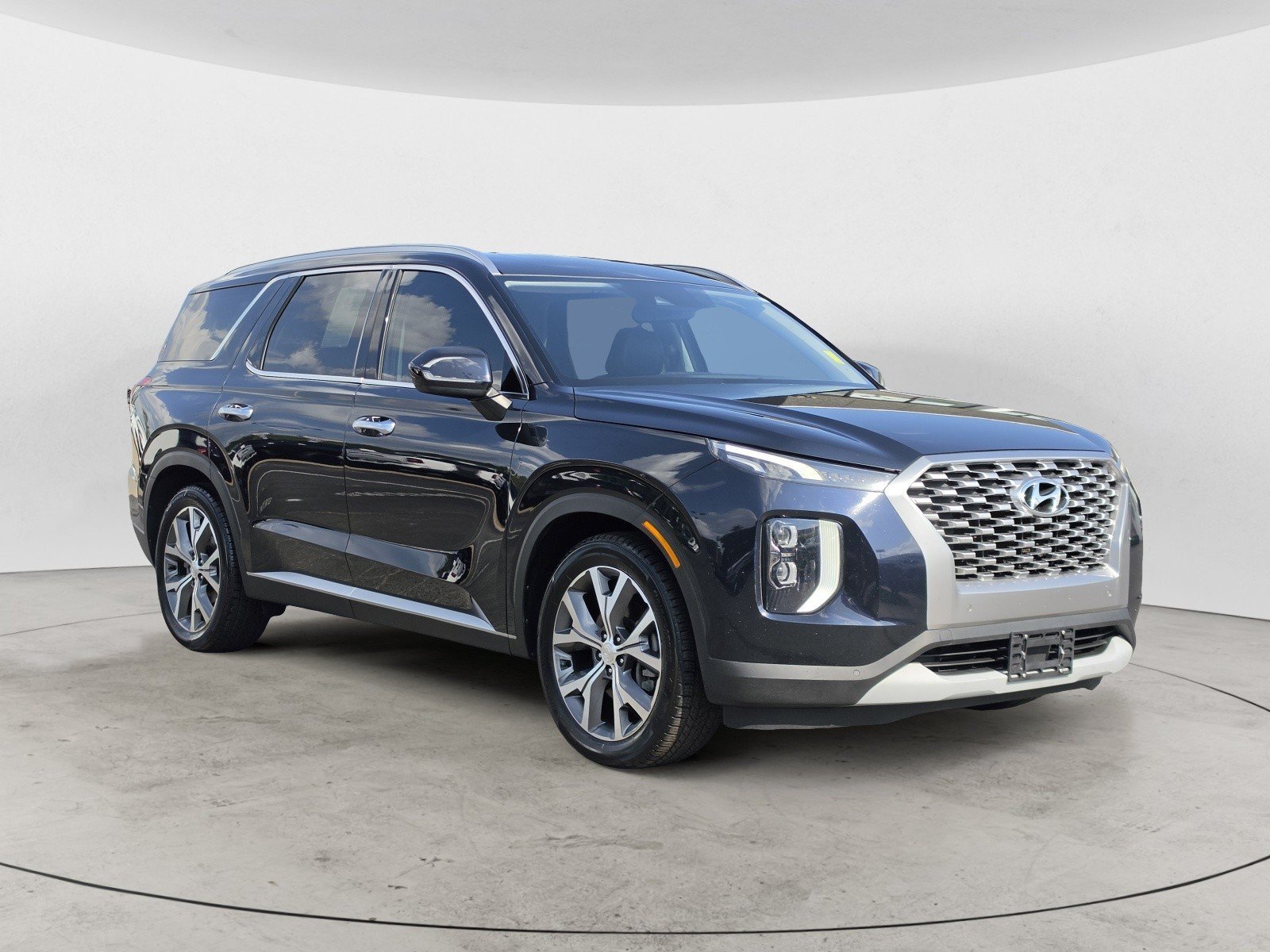 Used 2022 Moonlight Cloud Hyundai SEL image 2