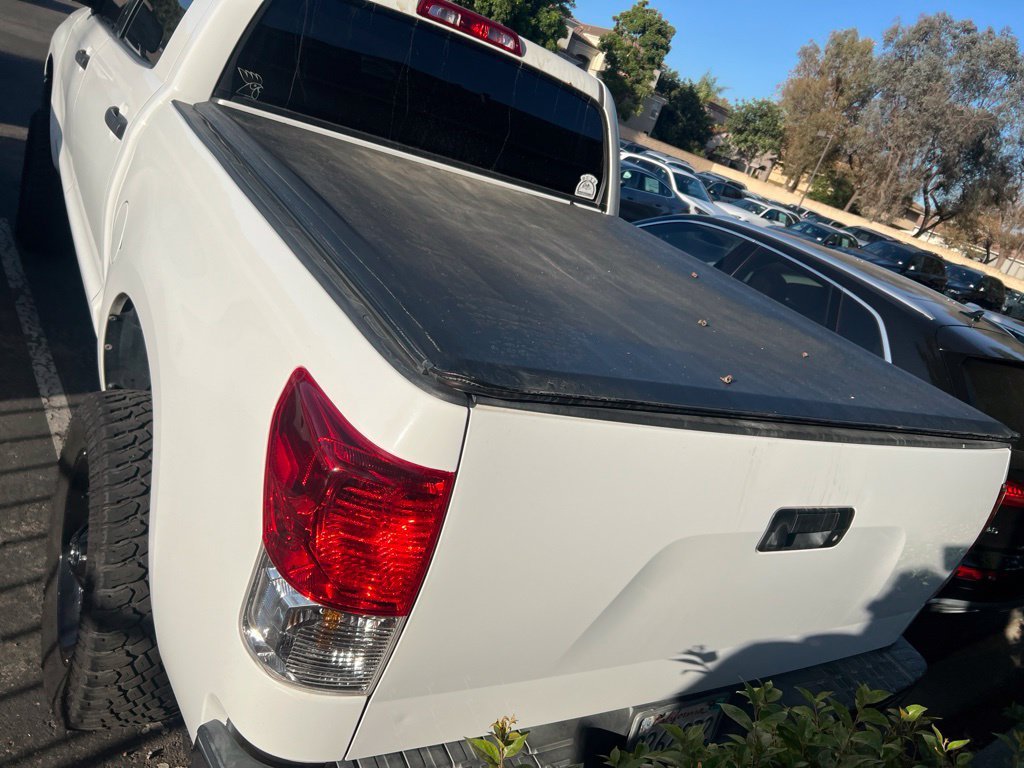 Used 2013 Super White Toyota Grade image 7