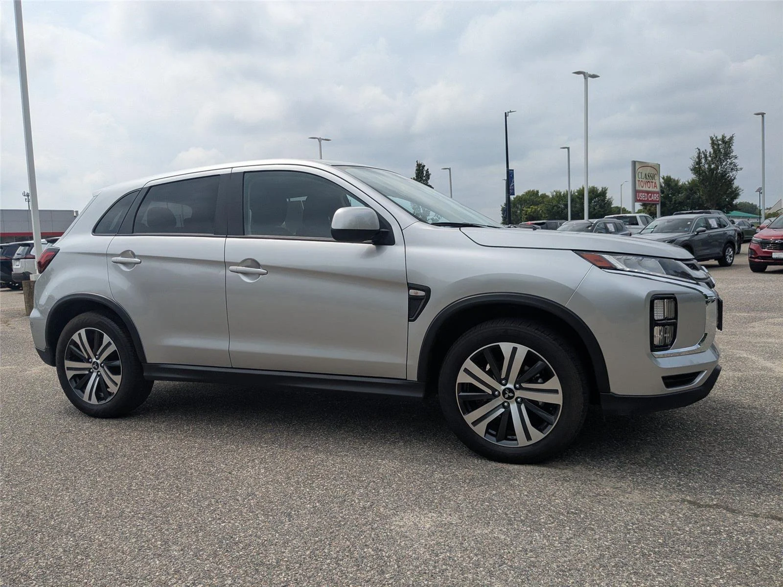 Used 2025  Mitsubishi S image 2