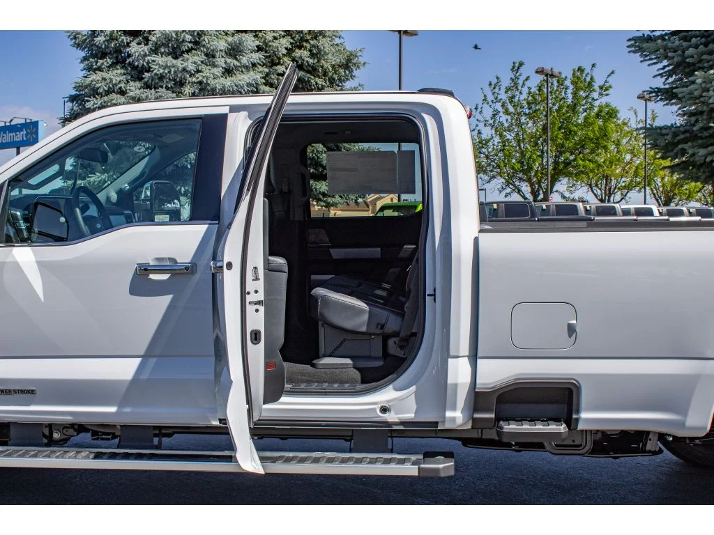 New 2026 OXFORD WHITE Ford LARIAT image 16