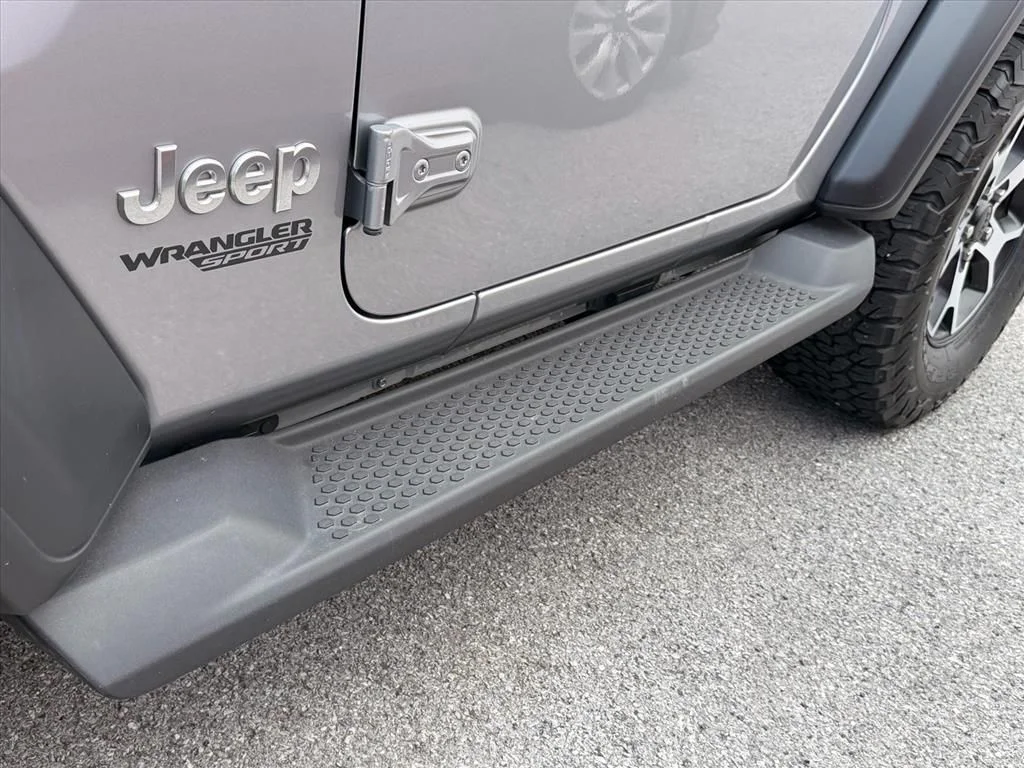 Used 2019 Silver Jeep Sport S image 10