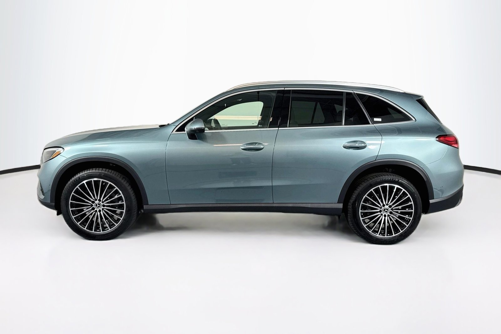 New 2027 Verde Silver Metallic Mercedes-Benz GLC 300 image 8