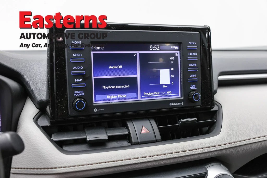 Used 2022 White Toyota XLE image 19