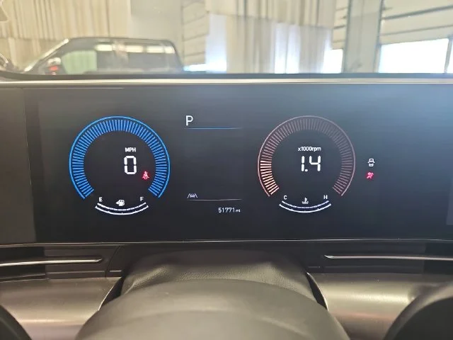 Used 2025 Black Hyundai SEL image 19