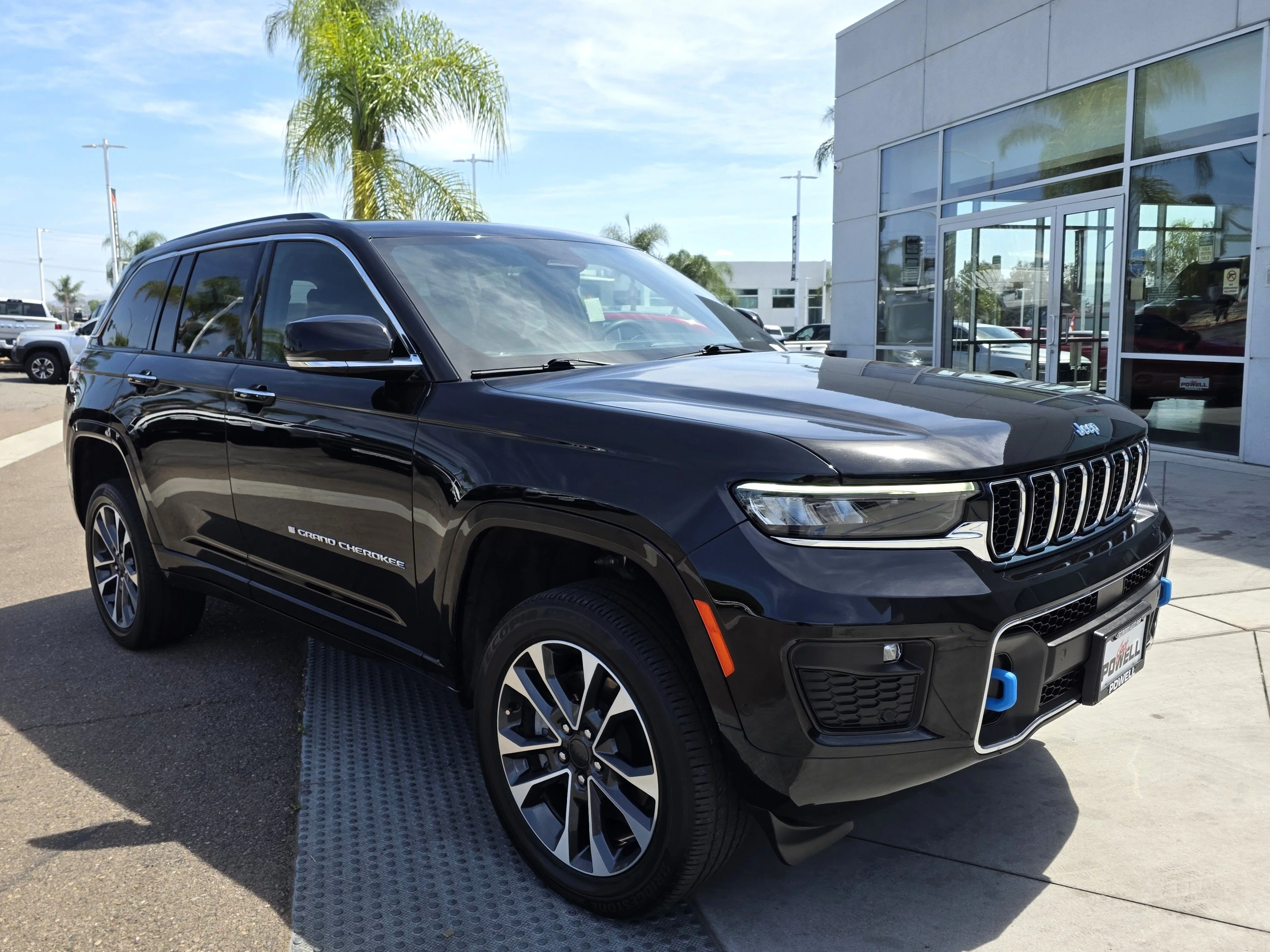Certified Used 2023 Diamond Black Jeep Overland 4xe image 6