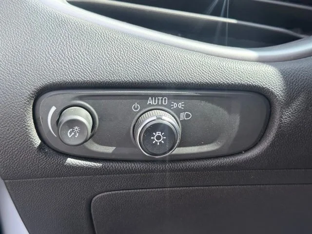 Used 2022 White Chevrolet LT image 18