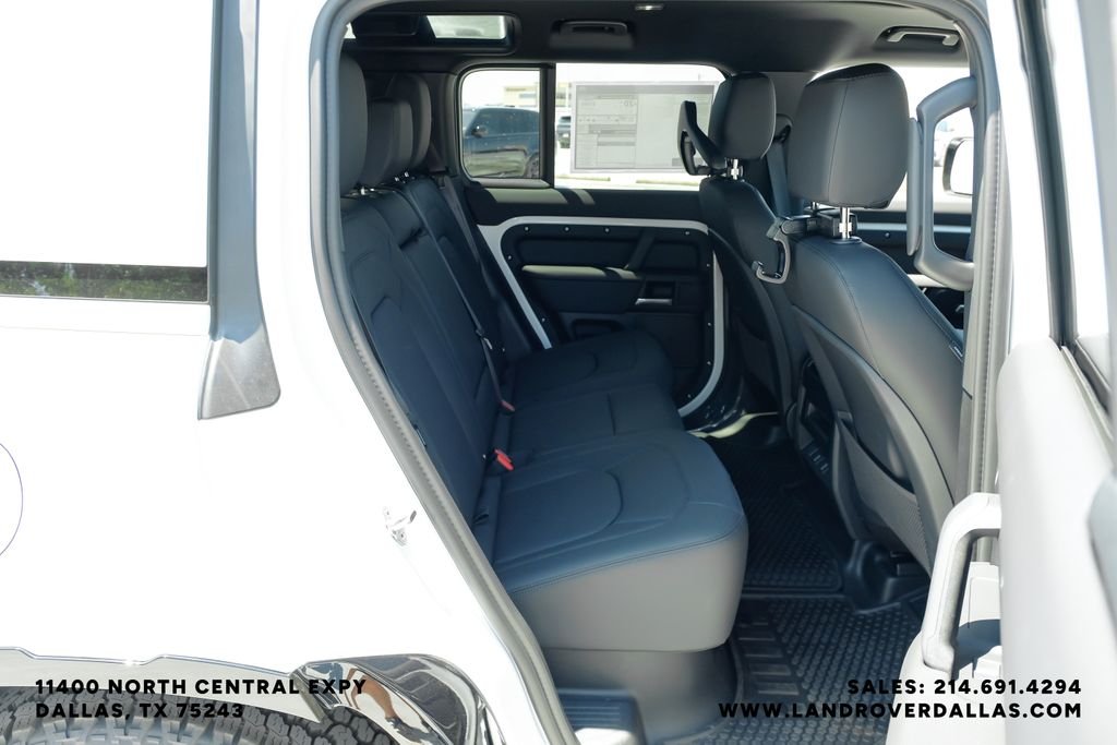 New 2026 Fuji White Land Rover X-Dynamic SE image 40