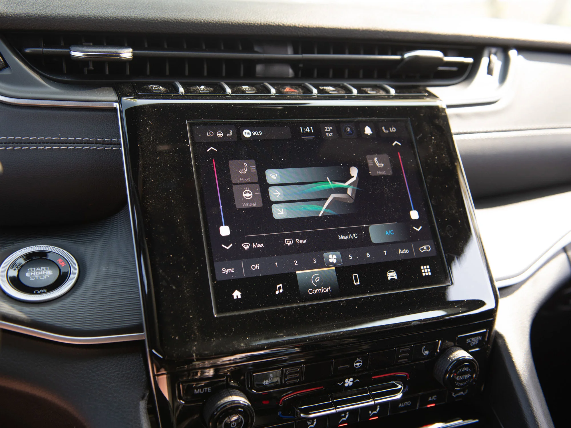 New 2025 White Jeep Altitude* 4x4, Sunroof, Heated Leather, Wireless Charging Pad image 12