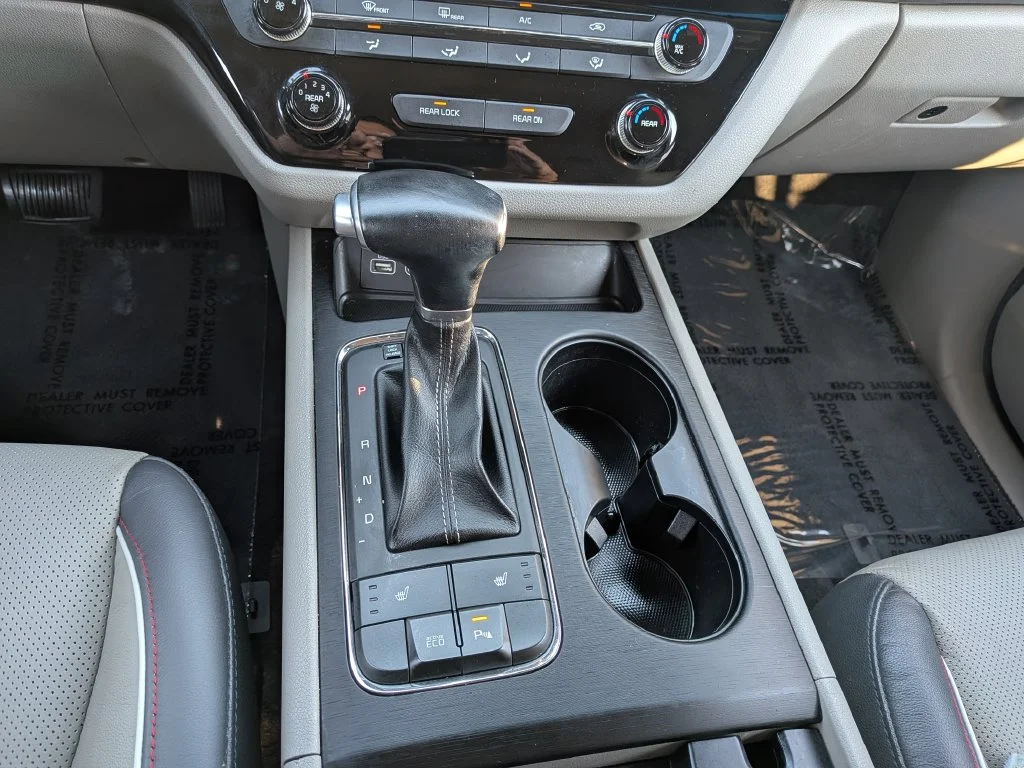 Used 2018 Platinum Graphite Kia LX image 18