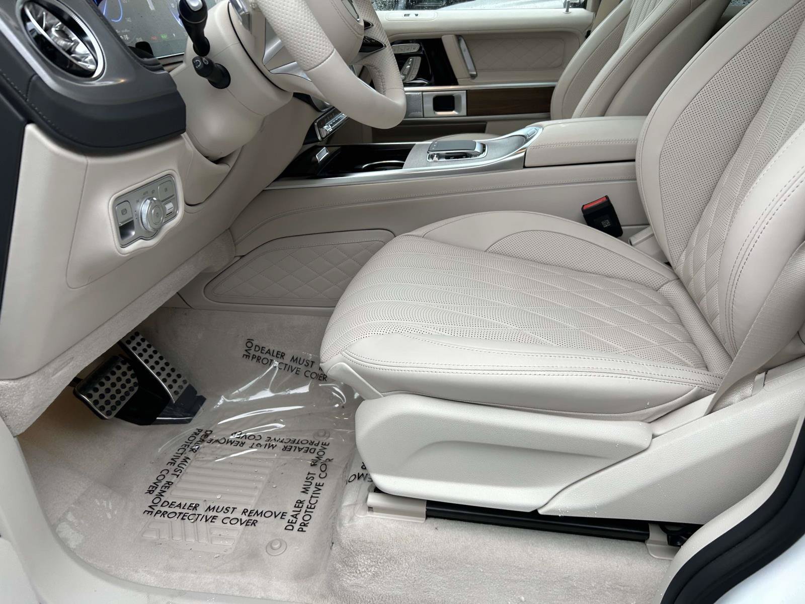 New 2027 MANUFAKTUR Moonlight White Metallic Mercedes-Benz G 580e SUV image 18