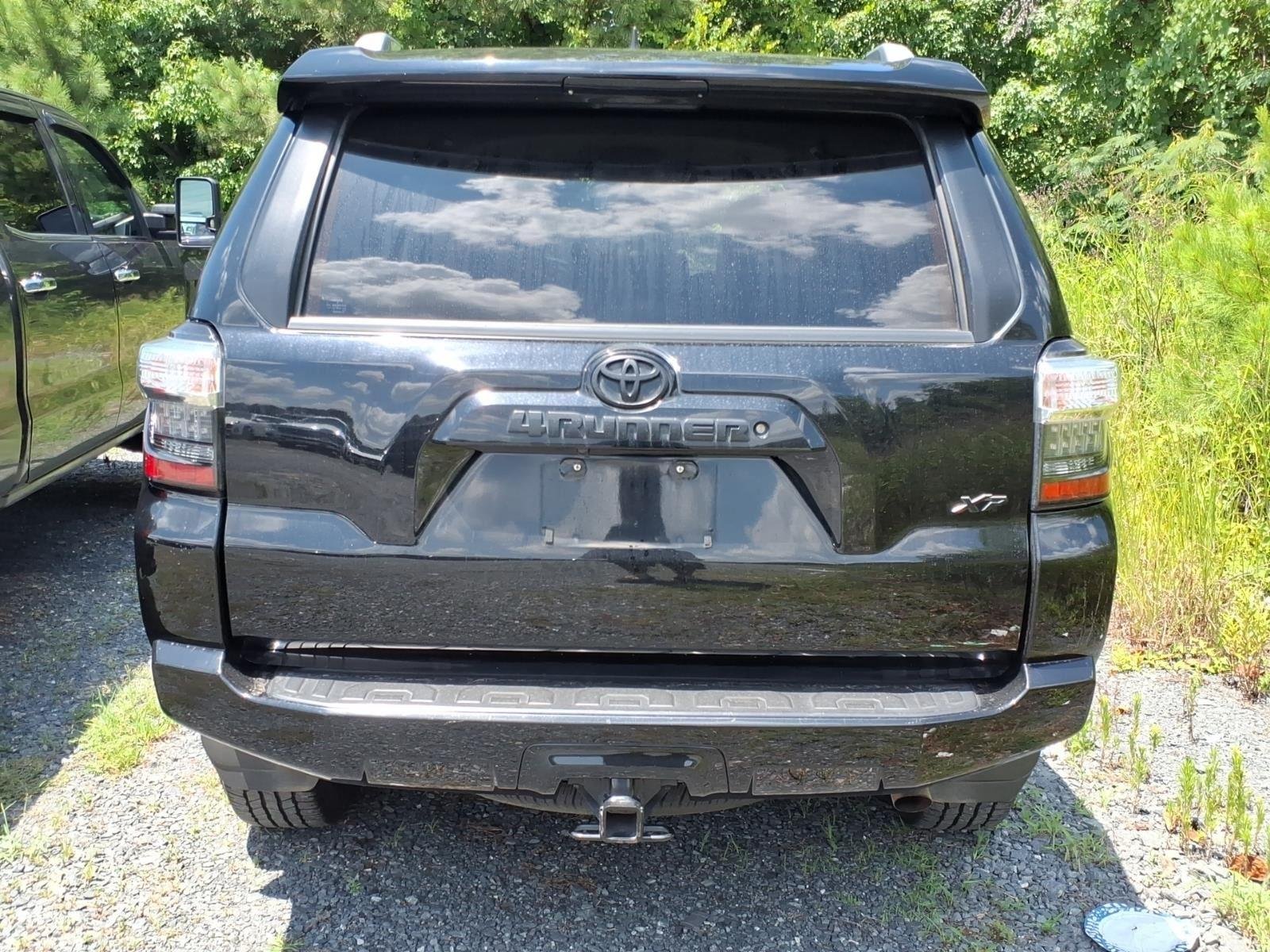 Used 2018 Midnight Black Metallic Toyota SR5 image 10