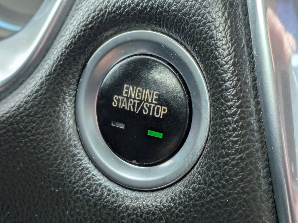 Used 2020 Gray Chevrolet 3LT image 32