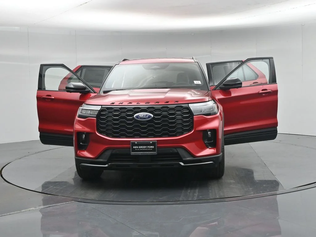 New 2026 Rapid Red Metallic Tinted Clearcoat Ford ST-Line image 31