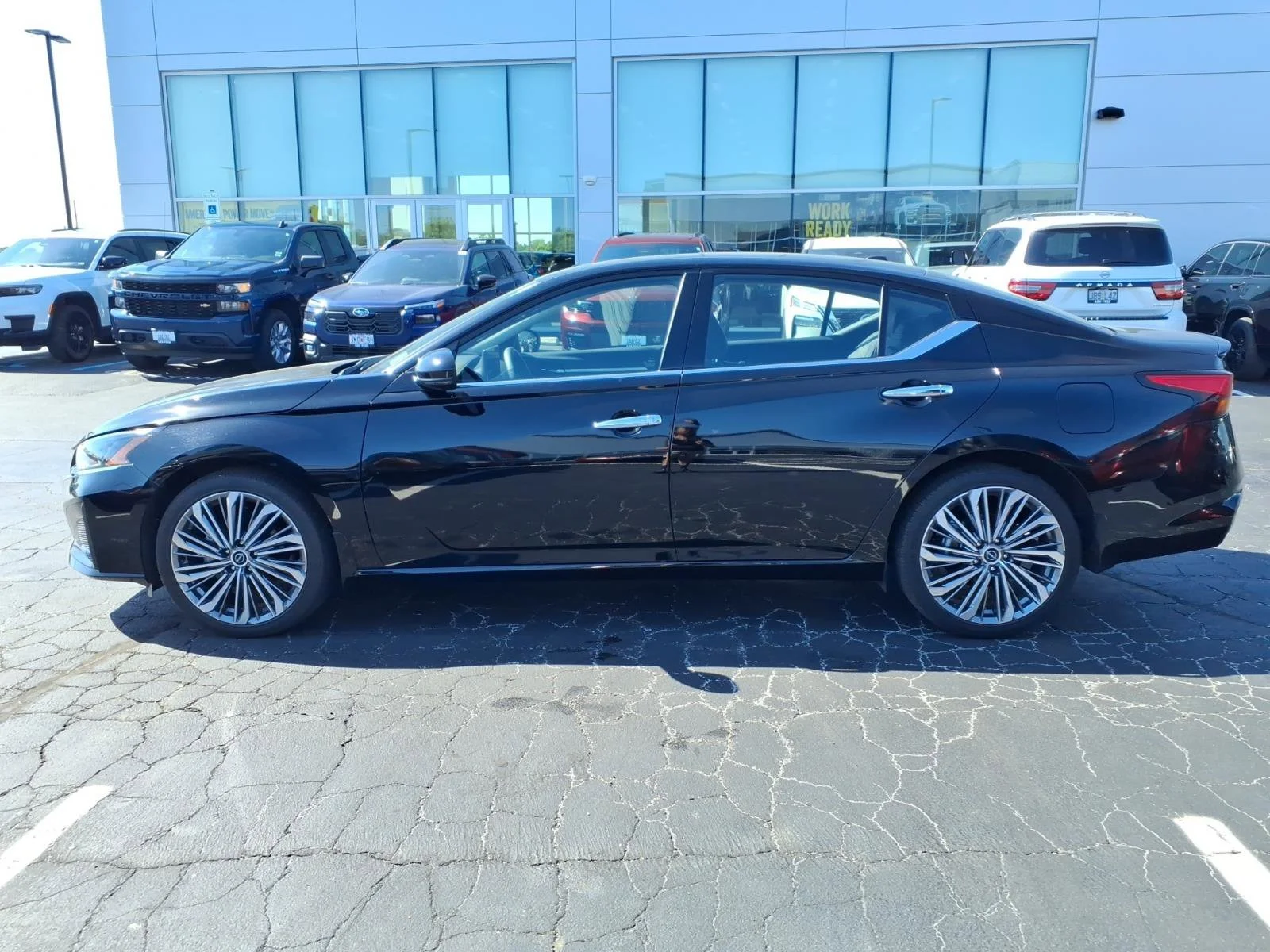Used 2025 Super Black Nissan SL image 4