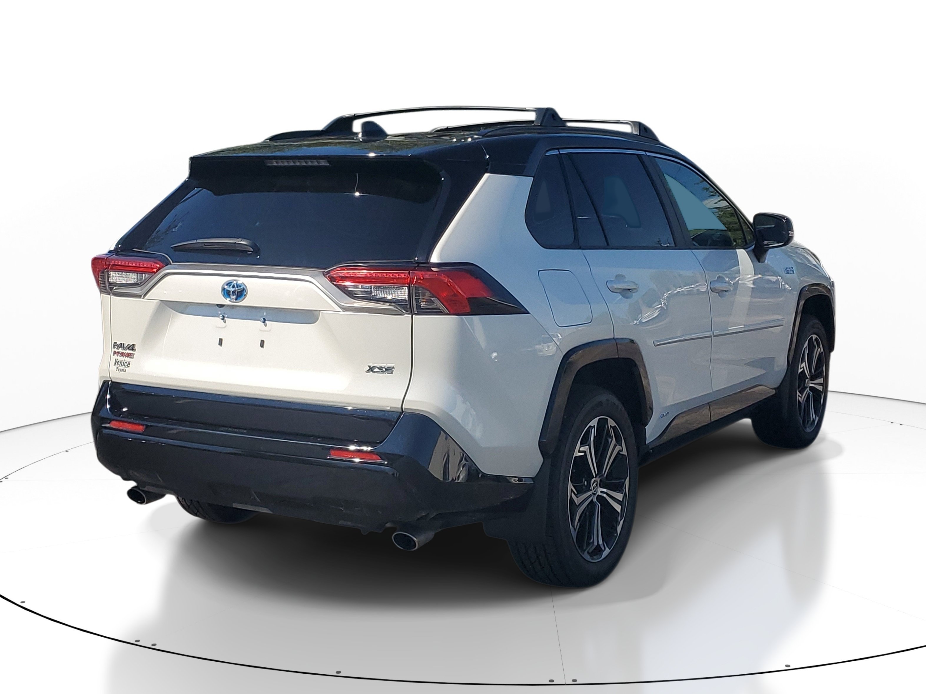 Used 2023 Wind Chill Pearl/Midnight Black Metallic Toyota XSE image 5