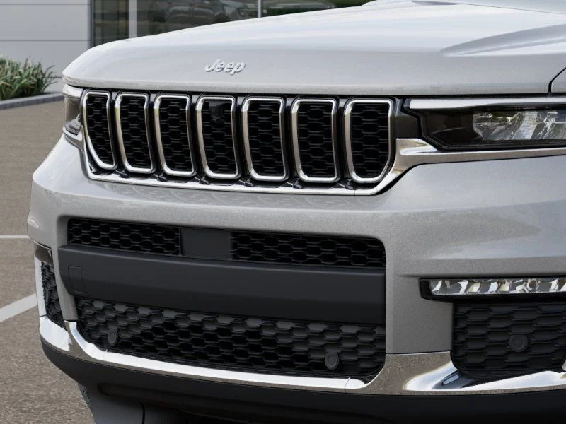 Used 2025 Silver Jeep Limited image 12