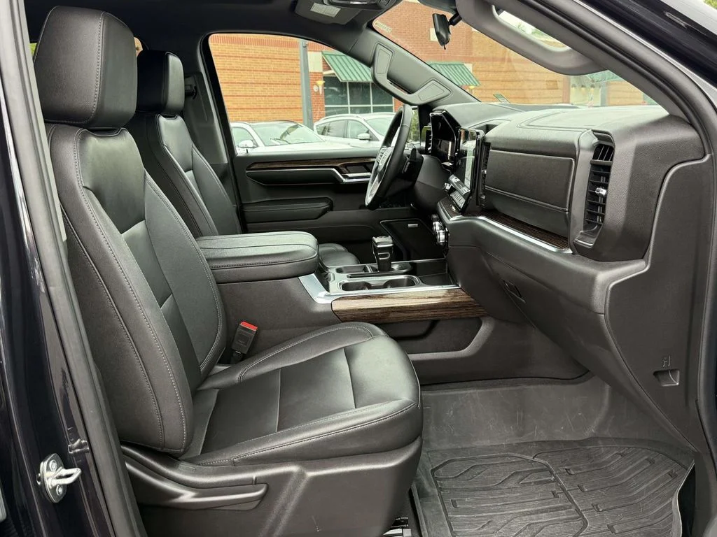 Used 2024 Silver GMC Elevation image 15