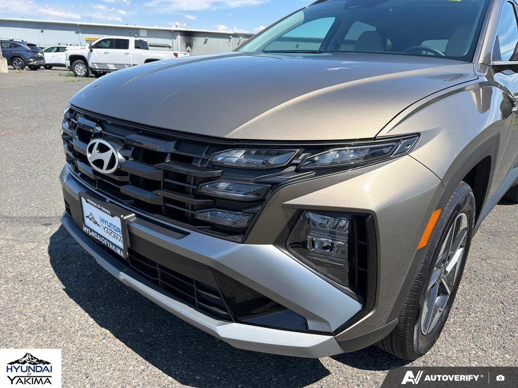 Certified Used 2025 Cashmere Bronze Hyundai SEL image 8