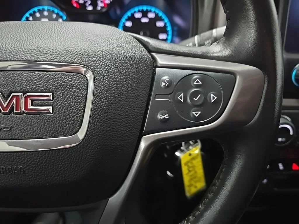 Used 2022 White GMC AT4 w/Leather image 20
