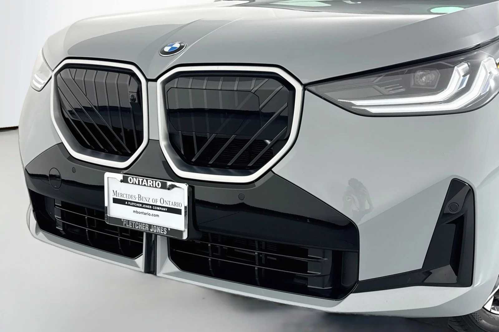 Used 2025 BROOKLYN GREY BMW 30 xDrive image 13