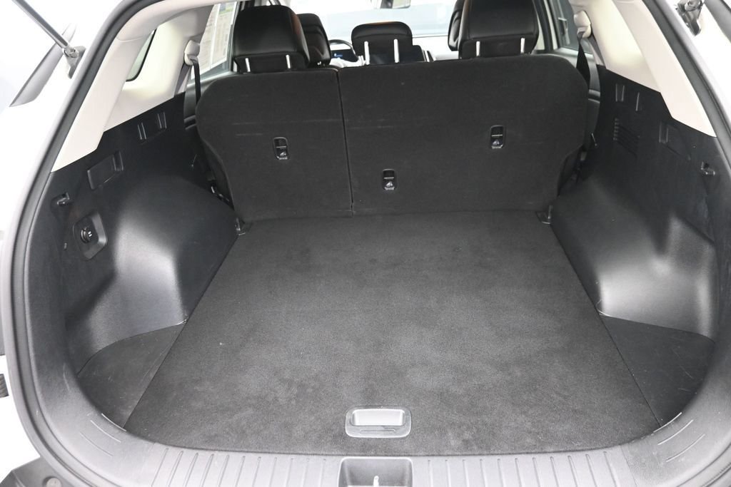 Used 2023 White Kia EX image 11