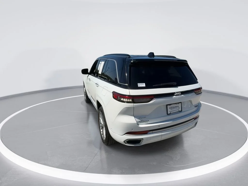 Used 2025 White/off-white Jeep Summit image 6