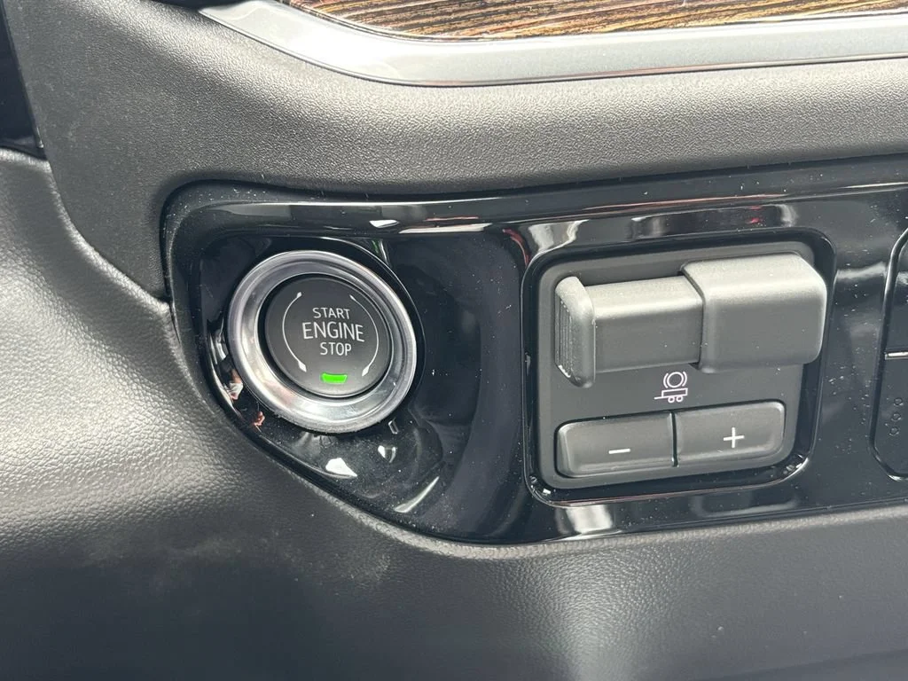 New 2026 Onyx Black GMC Elevation image 23