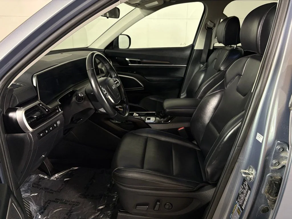 Used 2025 Silver Kia S image 16