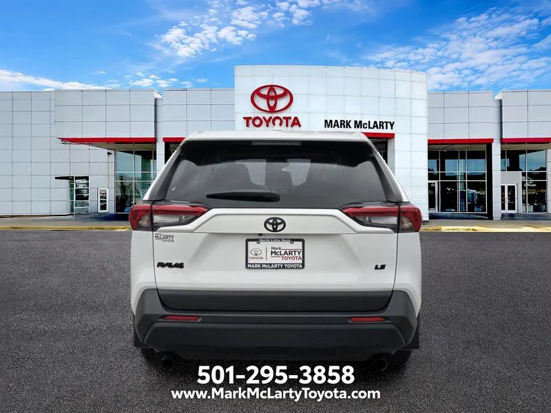 Used 2024 Ice TOYOTA LE FWD image 4