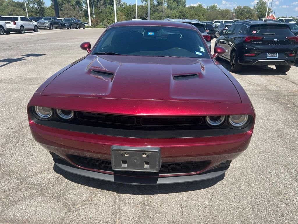 Used 2019 Red Dodge SXT image 2
