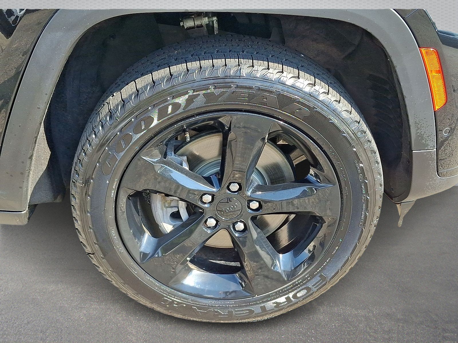 Certified Used 2024 Diamond Black Crystal Pearlcoat Jeep Limited 4x4 image 8