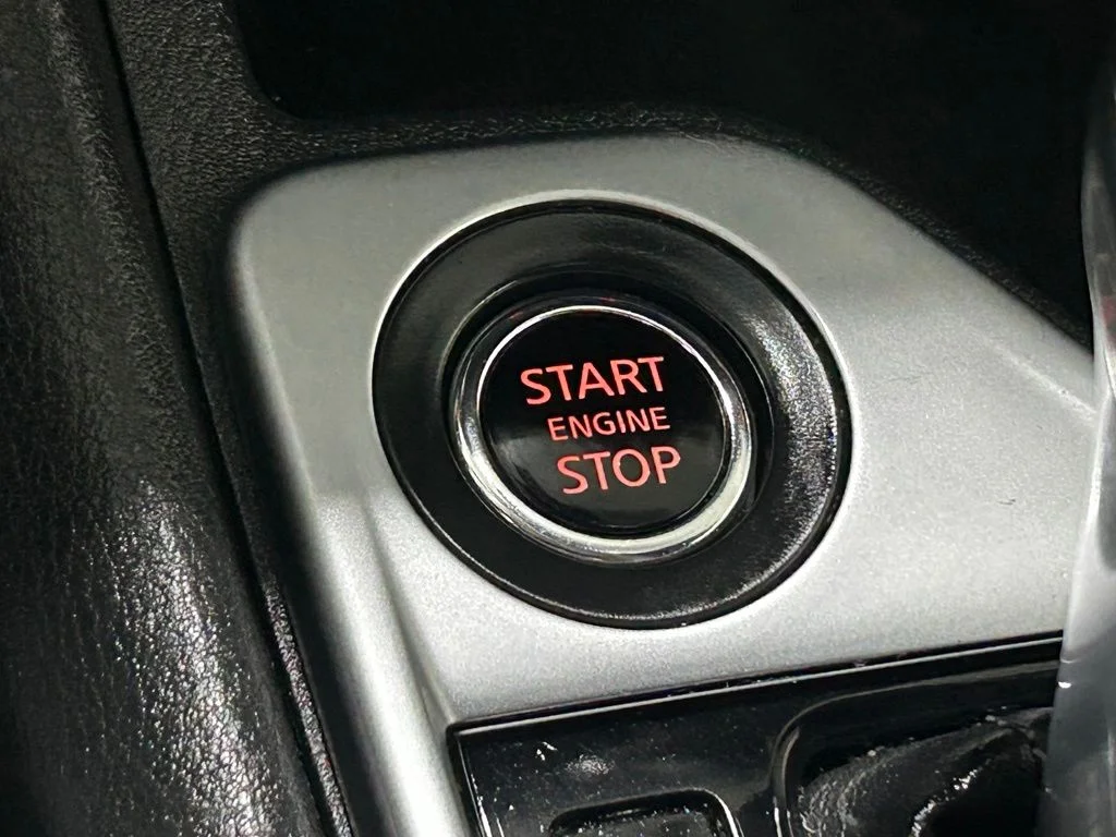 Used 2022 Aspen White TriCoat Pearl Nissan SV image 24
