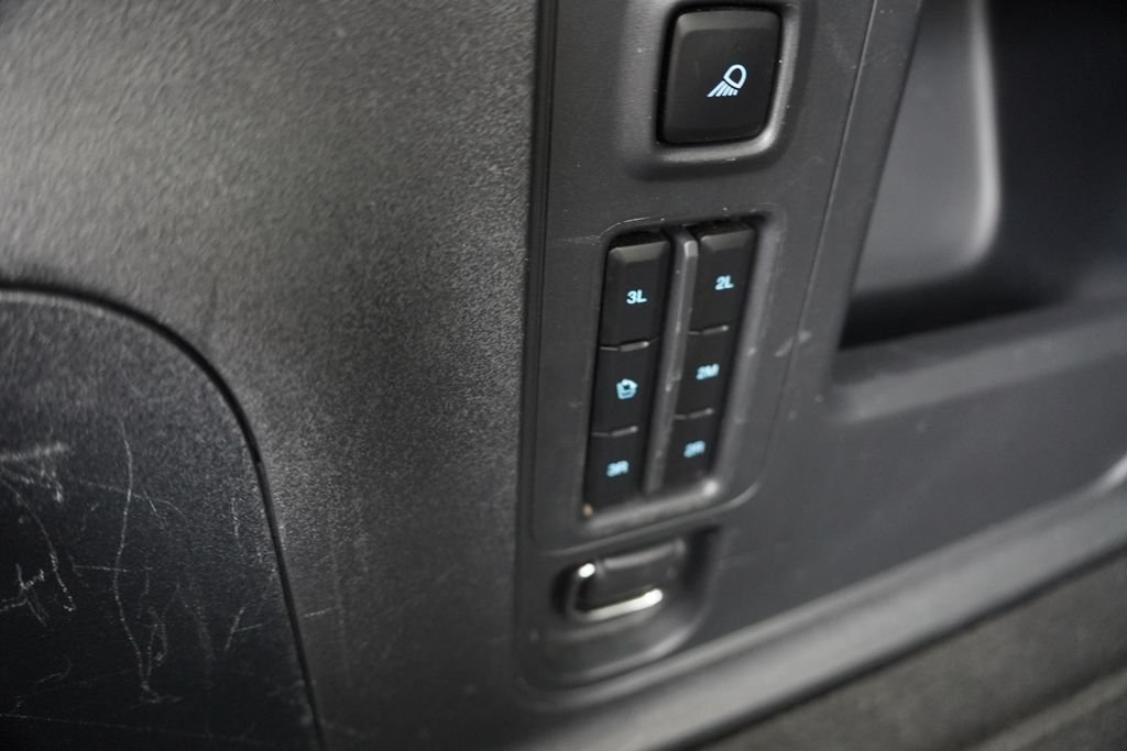 Used 2025 Silver Metallic Ford Platinum image 26