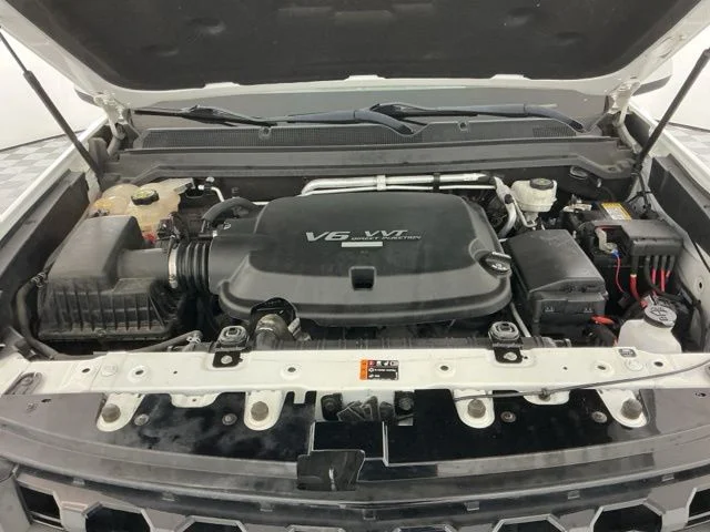 Used 2020 White Chevrolet Z71 image 27