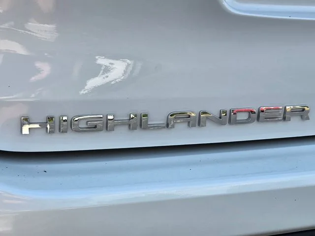 Used 2023 Beige Toyota XLE image 18