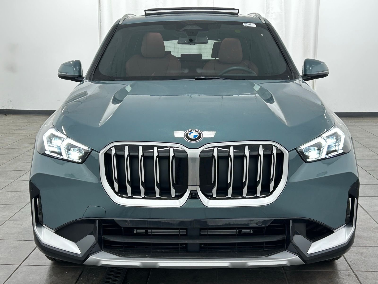 New 2026 Cape York Green Metallic BMW xDrive28i image 11