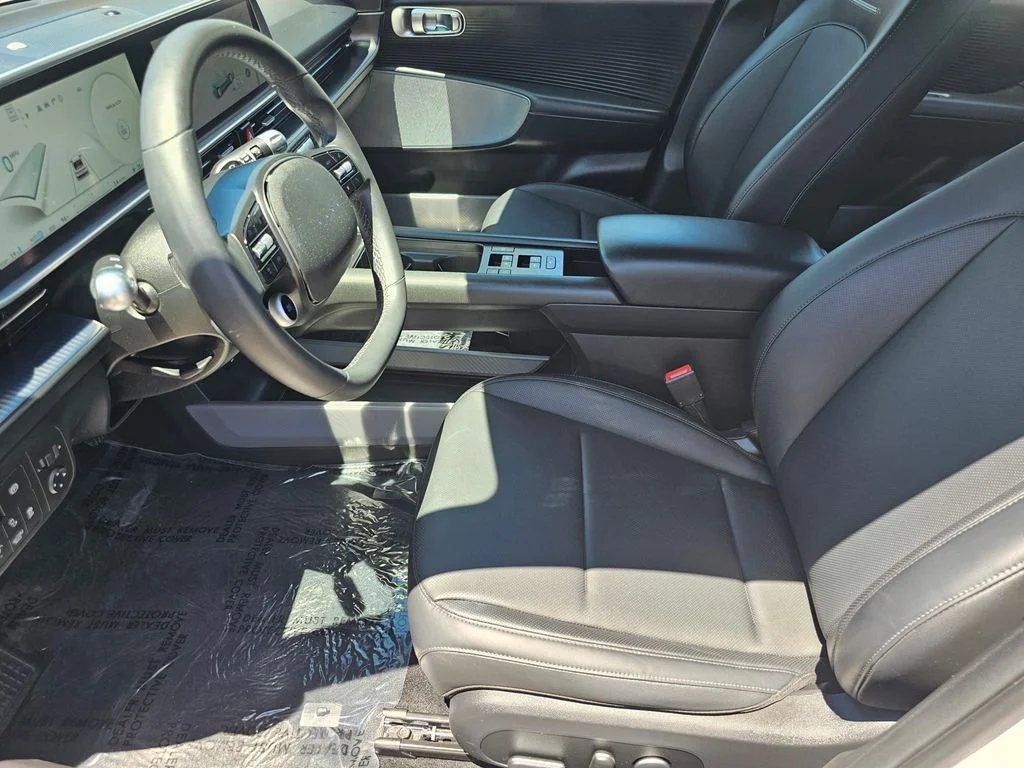 Used 2023 White Hyundai SEL image 22