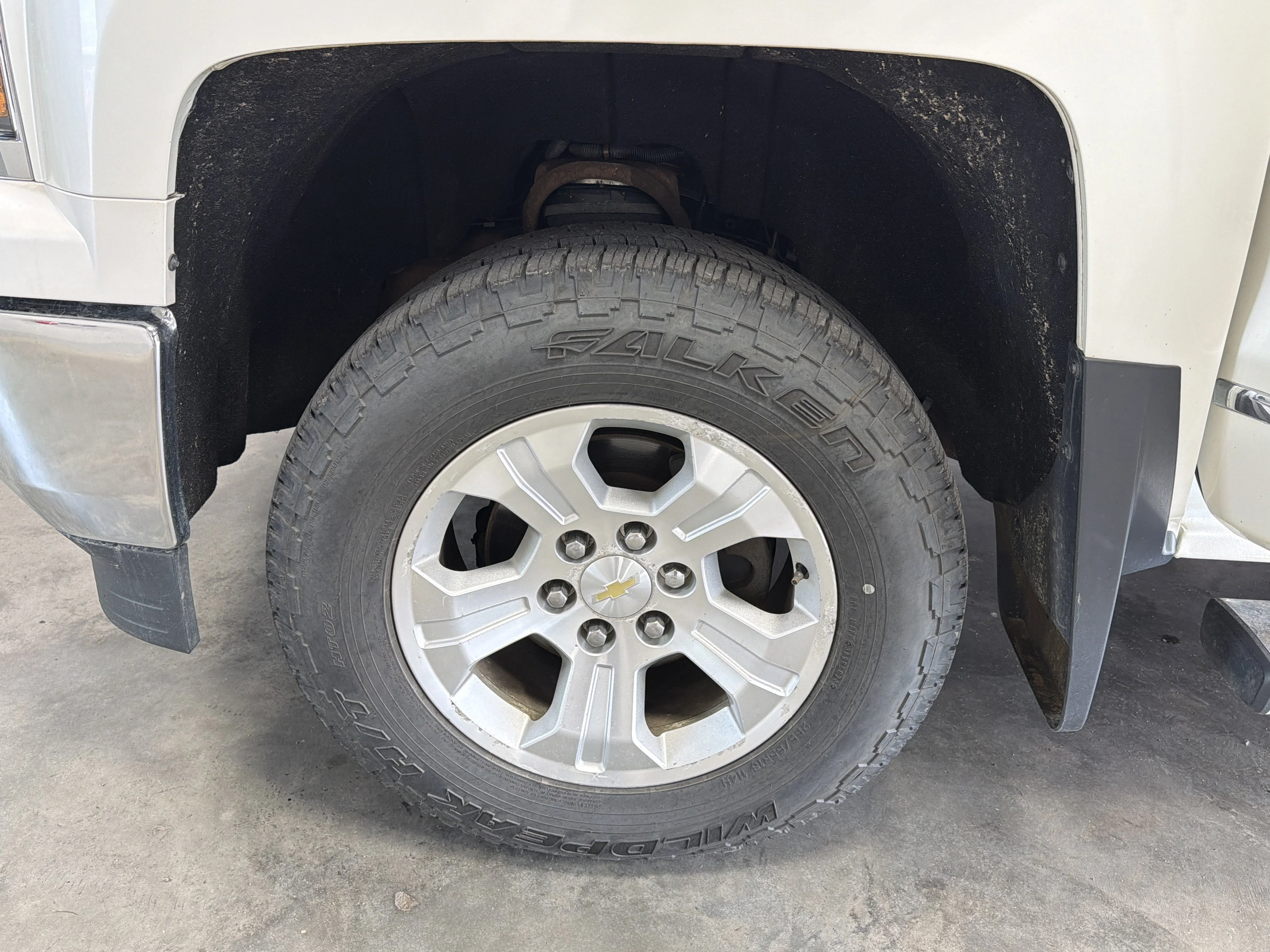 Used 2014 White Diamond Tricoat Chevrolet LTZ image 18