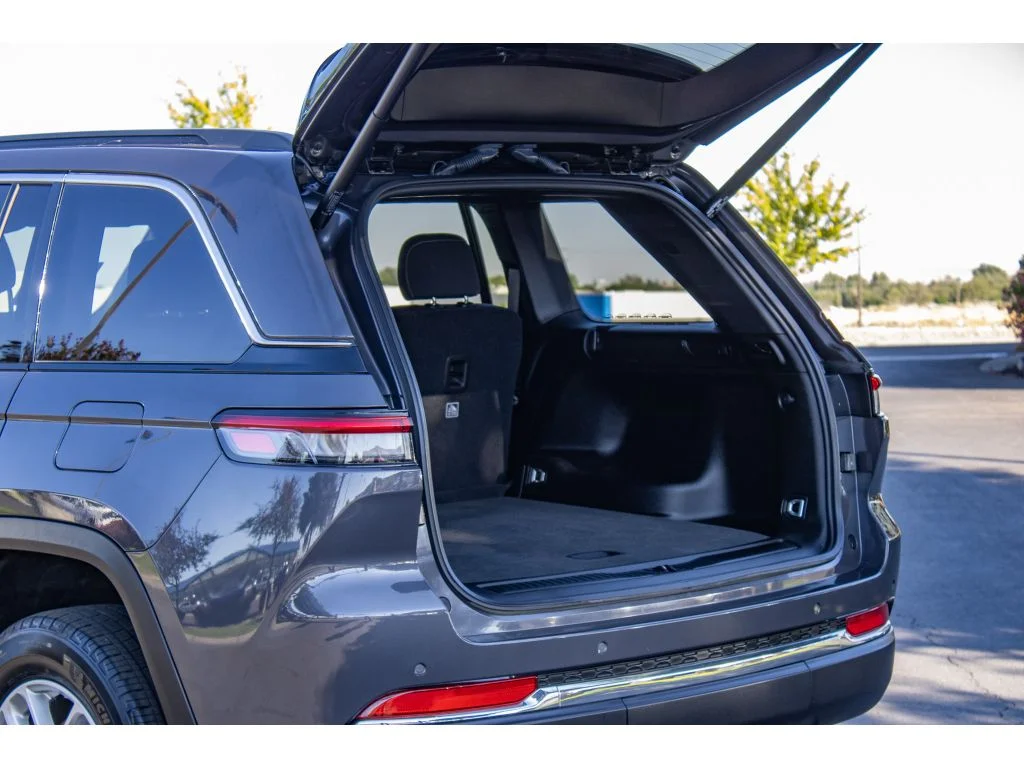 Used 2024 Baltic Gray Metallic Clearcoat Jeep Laredo X image 10