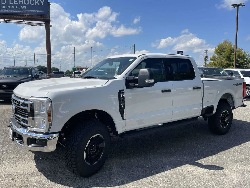 New 2027 White Ford XLT image 7